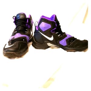 NIKE LeBron XIII, Size 11